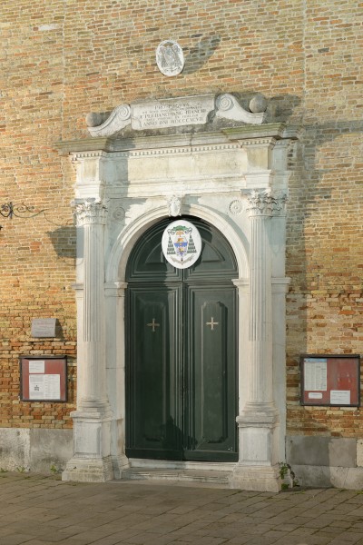 Chiesa di San Martino Vescovo Venezia portale notte
