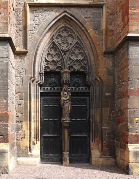 Colmar eglise des dominicains portail