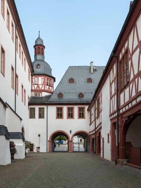 Courtyard, Kloster Eberbach 20140903 1