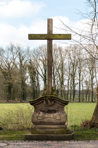 Dülmen, Kirchspiel, Kreuz an der St.-Jakobus-Kirche -- 2015 -- 5331
