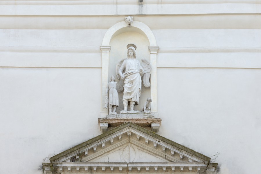 Dorsoduro Chiesa Angelo Raffaele statua portale Venezia