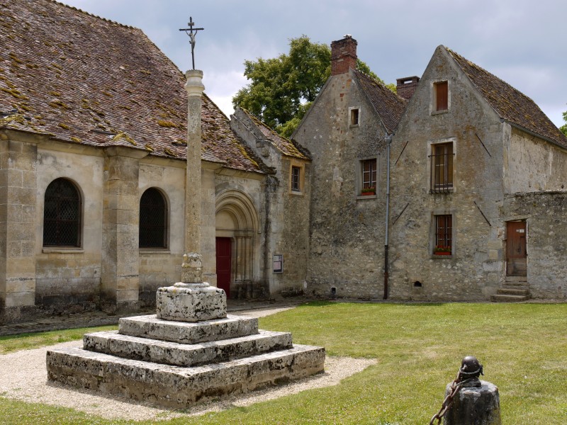Eglise de Themericourt et ancienne croix du cimetière P1120428 14-07-2011 14-06-51