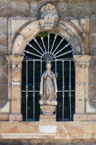 Escultura na Igrexa do Carme de abaixo. San Froitoso. Santiago de Compostela. Galiza