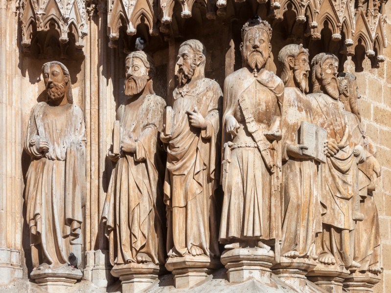 Esculturas na Catedral de Tarragona-49