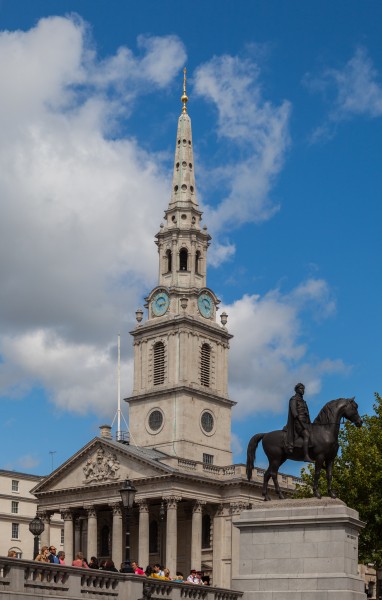 Estatua de Jorge IV e iglesia de San Martín en los Campos, Londres, Inglaterra, 2014-08-11, DD 182