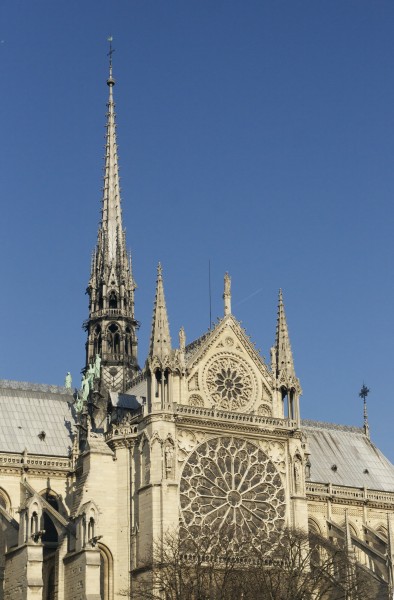 Flèche et rosace transept sud Notre-Dame de Paris