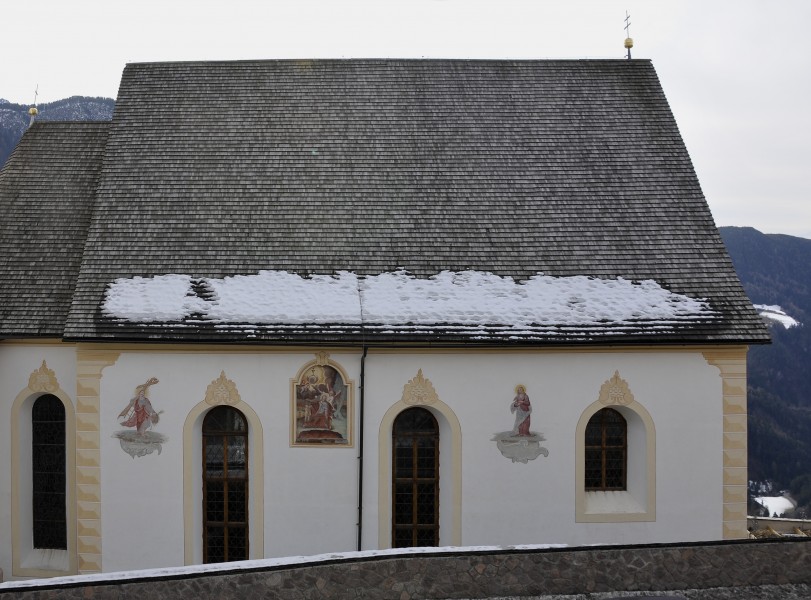 Frescos on the north face of the parish church St. Peter bei Lajen