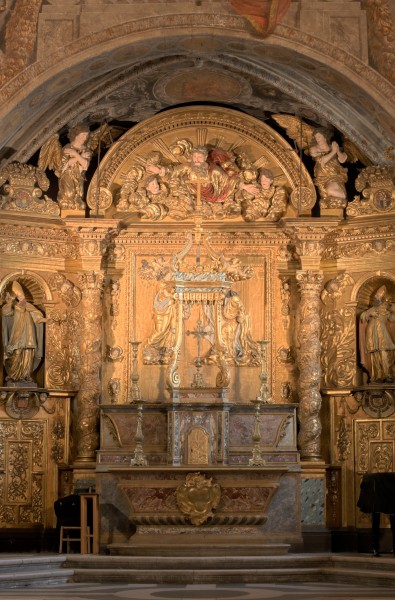 Grenoble - Sainte-Marie-d'en-Haut - autel vertical - HDR
