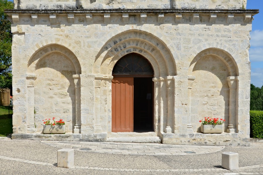 Gurat 16 Église portail 2013