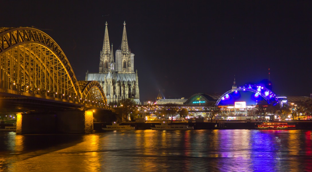 Hohenzollernbrücke - Kölner Dom - MusicalDome bei Nacht-2928