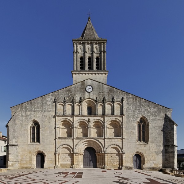 Jonzac 17 Église façade 2013