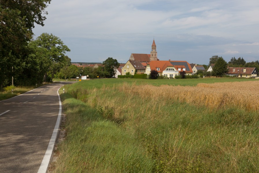 Königshofen an der Heide, dorpszicht met de evangelisch-lutherische Pfarrkirche DmD-5-71-115-41 foto9 2016-08-04 15.27