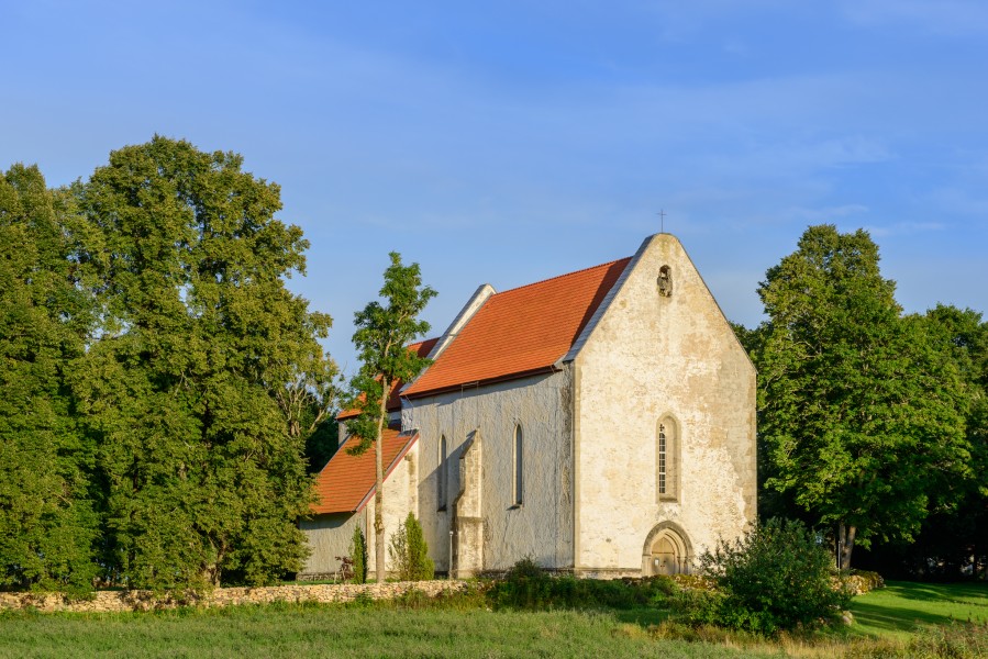 Karja kirik Leisi vallas Saaremaal
