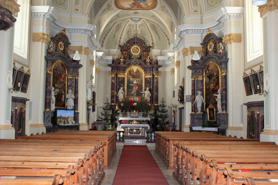 Kath. Pfarrkirche hl. Gertraud von Nivelles Altar