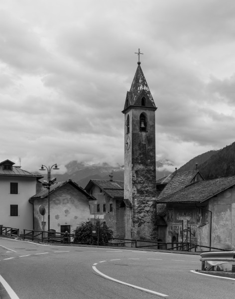 Kerk van St. Philip en St. James. Locatie, Cogolo in de autonome provincie Trento (Italië)