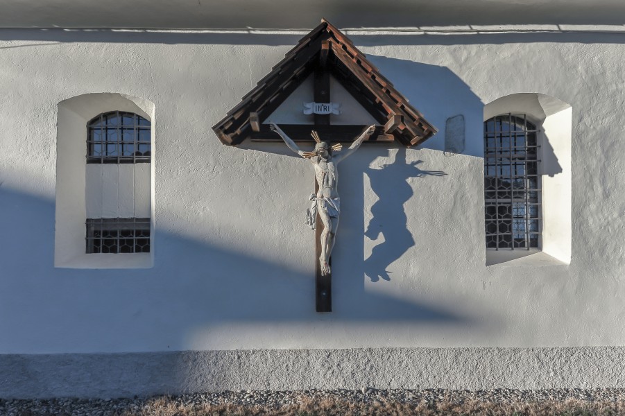 Klagenfurt Sankt Peter am Bichl Kirchen-Aussenwand Kruzifix 23092013 1920