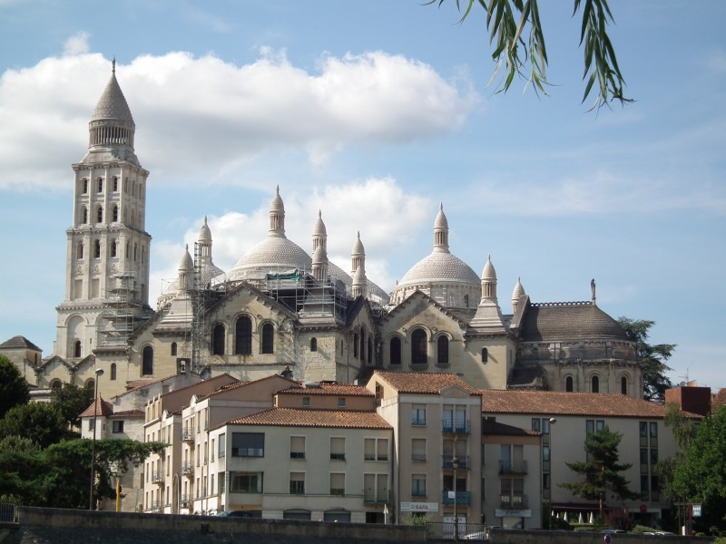La cathédrale Saint-Front depuis les quais - panoramio