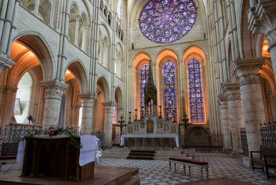 Laon Cathedral Interior (www.pixinn.net)