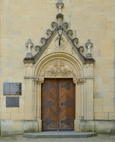 Lasauvage church entrance