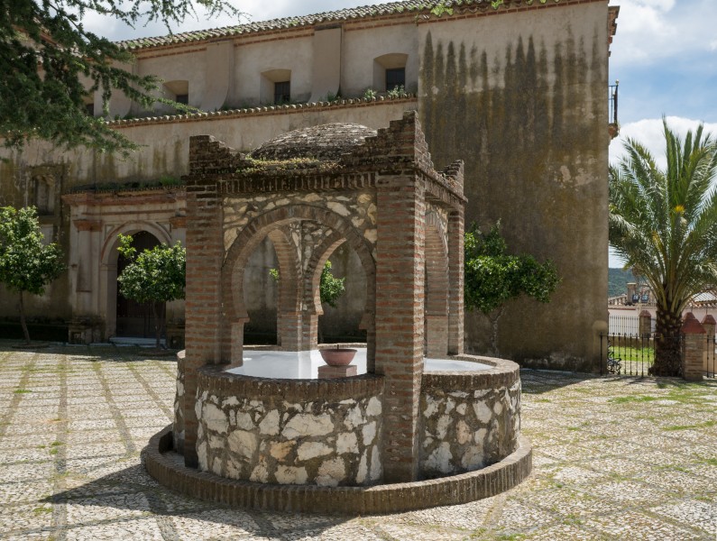 Linares de la Sierra - Plaza de la Iglesia 03