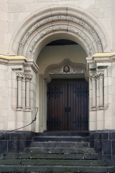 Mülheim-Kärlich St. Mauritius, Glockenturm - Portal (2008-10-19)