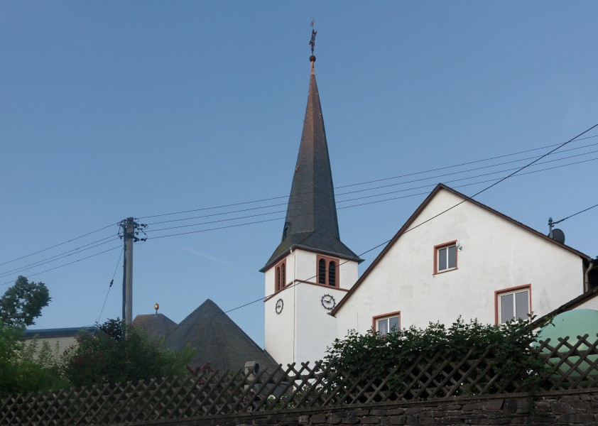 Manderscheid, toren van die Katholische Pfarrkirche Sankt Hubertus Dm foto6 2017-05-30 21.02