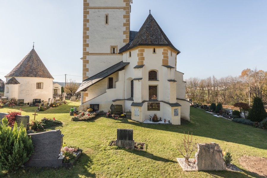 Moosburg Tigring Pfarrkirche hl Egyd mit Friedhof und Karner O-Ansicht 31102016 5328