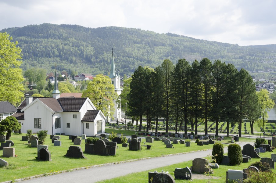 Nedre Eiker kirke og kapell mai 2018 nordfra (1)