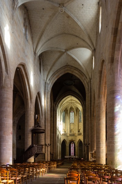 Nef de l'église Saint-Malo, Dinan, France