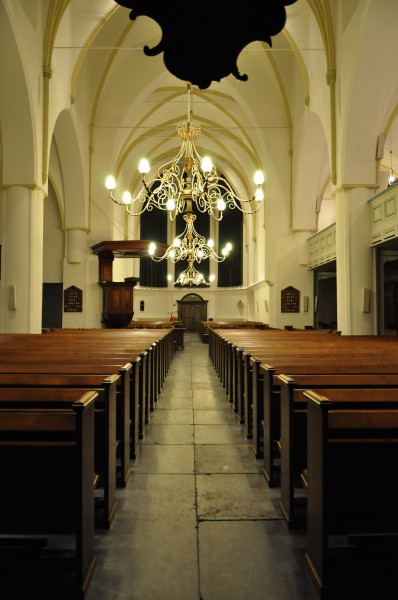 Nijkerk-grote-kerk-interieur-van onder het orgel