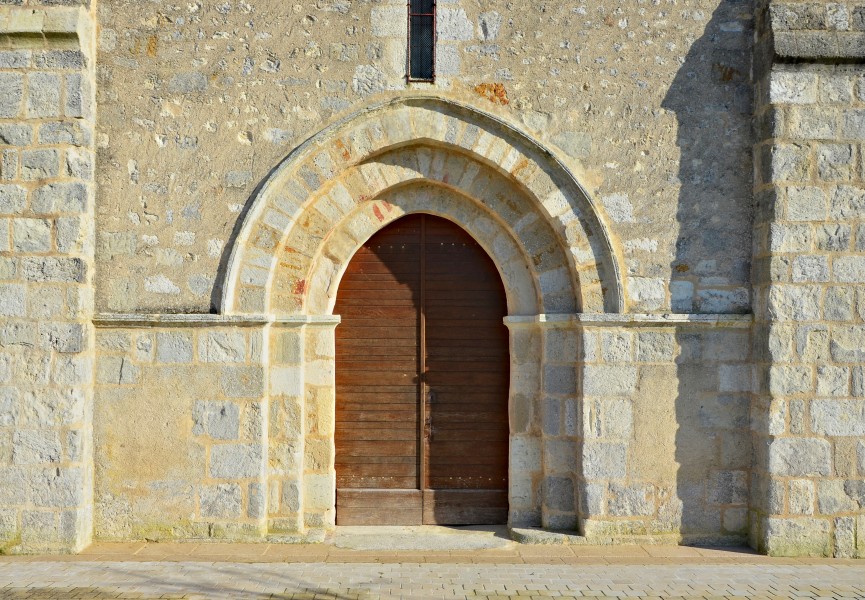 Nonac 16 Église portail horiz 2014