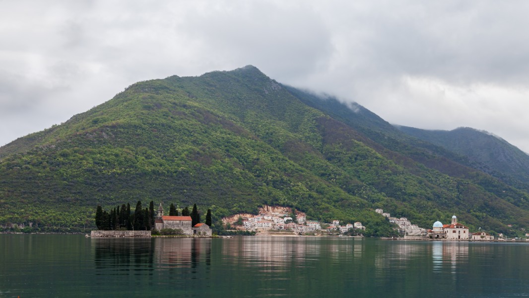Nuestra Señora de las Rocas y Monasterio de San Jorge, Perast, Bahía de Kotor, Montenegro, 2014-04-19, DD 03