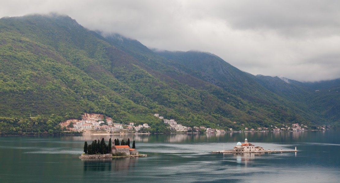 Nuestra Señora de las Rocas y Monasterio de San Jorge, Perast, Bahía de Kotor, Montenegro, 2014-04-19, DD 17