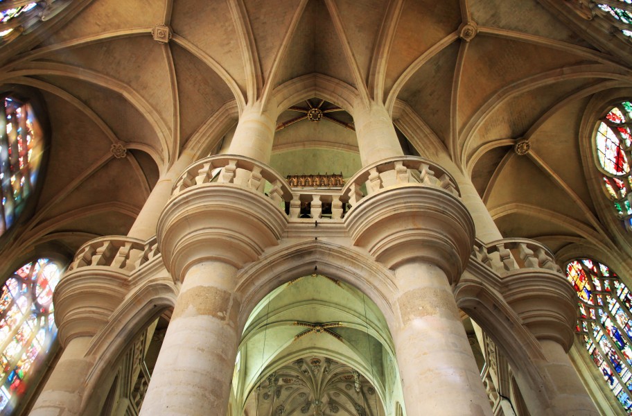Ogival arches saint-etienne-du-mont church