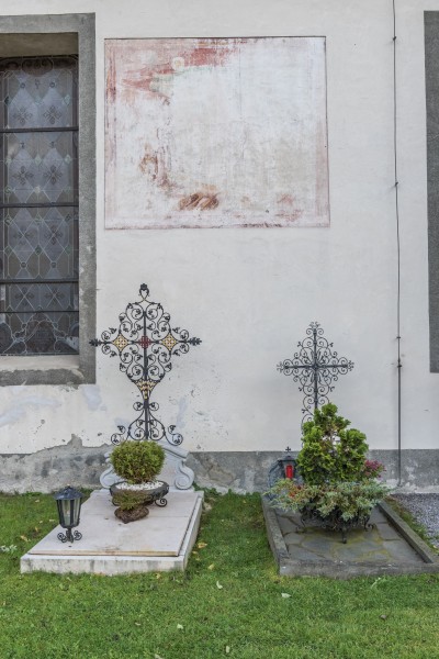 Ossiach 1 Pfarrkirche Mariae Himmelfahrt N-Wand Friedhof Fresko 22102016 5038