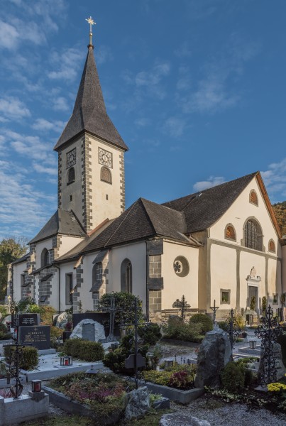 Ossiach Stift Friedhof mit Pfarrkirche Mariae Himmelfahrt 22102016 5043