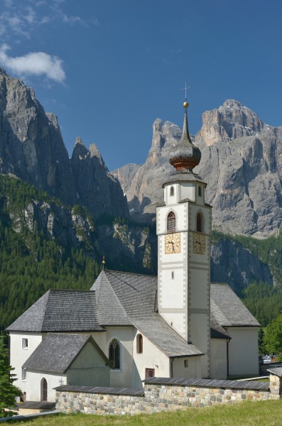 Pfarrkirche Sankt Vigil in Kolfuschg mit Sellagruppe