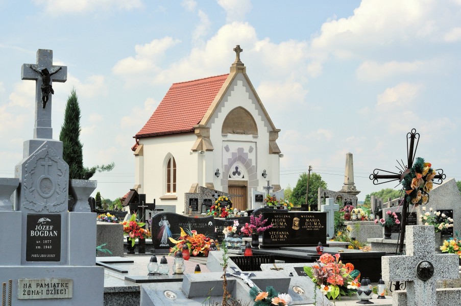 PL-Mielec, osiedle Rzochów kaplica grobowa Sękowskich 2013-07-05--11-18-01-001