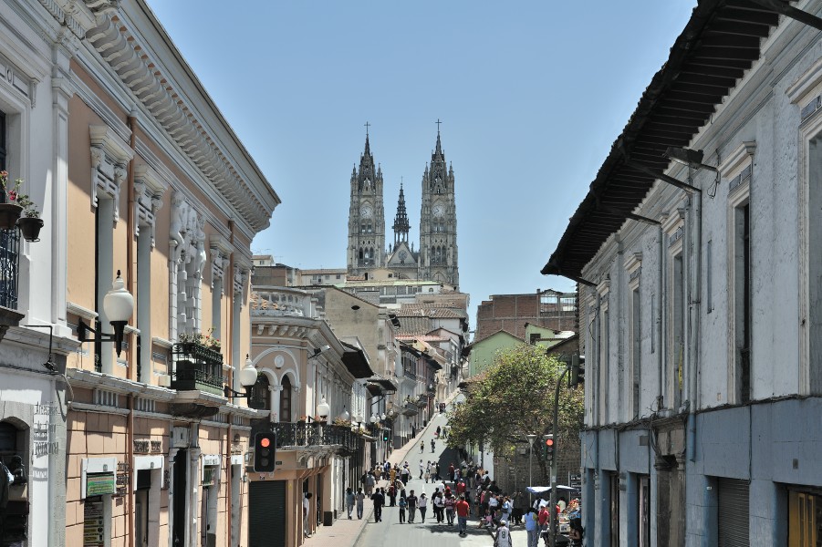 Quito calle Venezuela Basilica