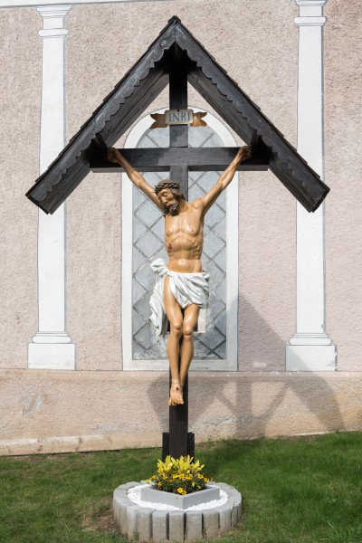Radenthein Landstrasse Pfarrkirche hl Nikolaus und Friedhof Kruzifix 17092015 7436