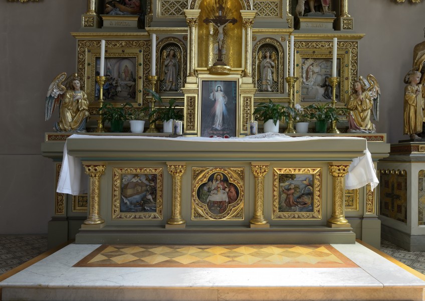 Sacred Heart altar Parish Church of Urtijëi detail
