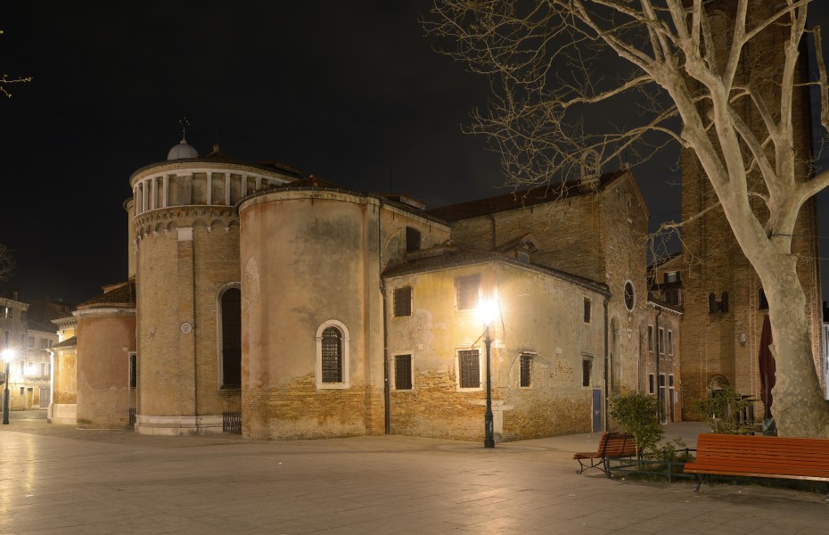 San Giacomo dell Orio abside e faccia nord di notte