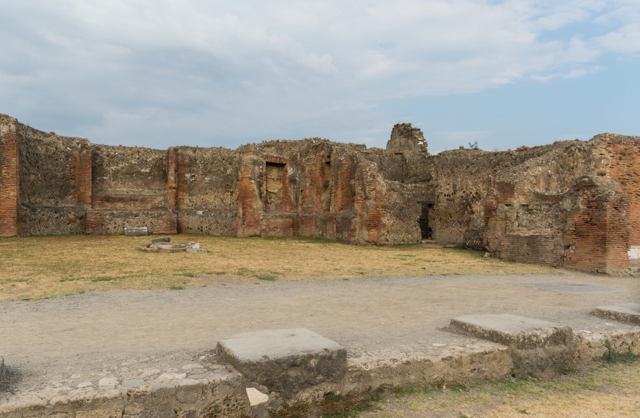 Santuario lari pubblici Pompeii