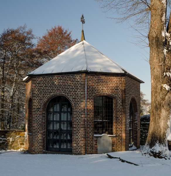 St-Laurentius-Kapelle-Klein-Winter-2012