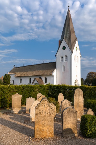St.-Clemens-Kirche mit sprechenden Grabsteinen in Nebel, Amrum (2018)