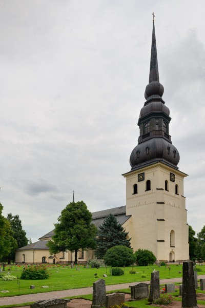 Stora Tuna kyrka July 2013 01