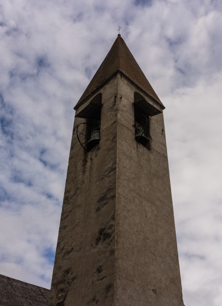 Toren van Chiesa di San Giorgio. Kerk in Peio Paese 03