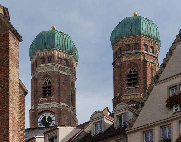 Tours Cathédrale toits Munich