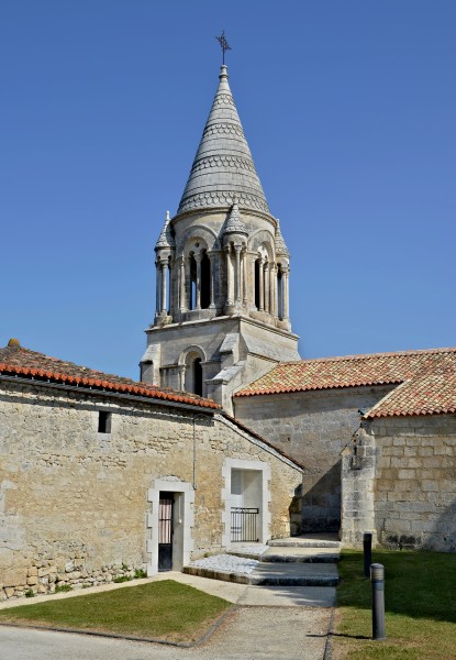 Vœuil-et-Giget 16 Église clocher 2013