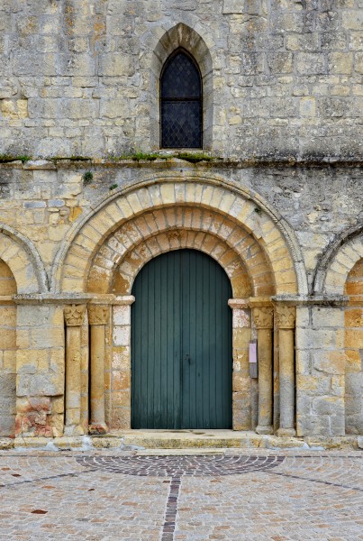 Vitrac-St-Vincent 16 Église portail 2013